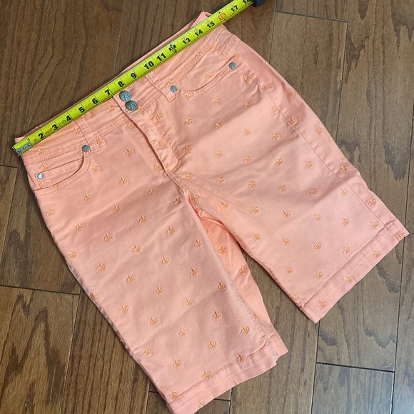 Code Bleu Fleur De Lis orange/peach jean style golfers shorts size 6 - Picture 9 of 11
